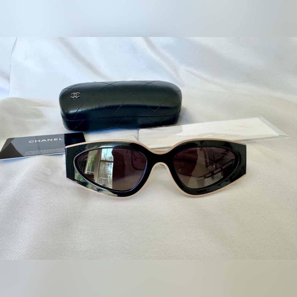 CHANEL cat eye Sunglasses